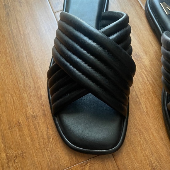 MK black sandal. - Picture 5 of 5